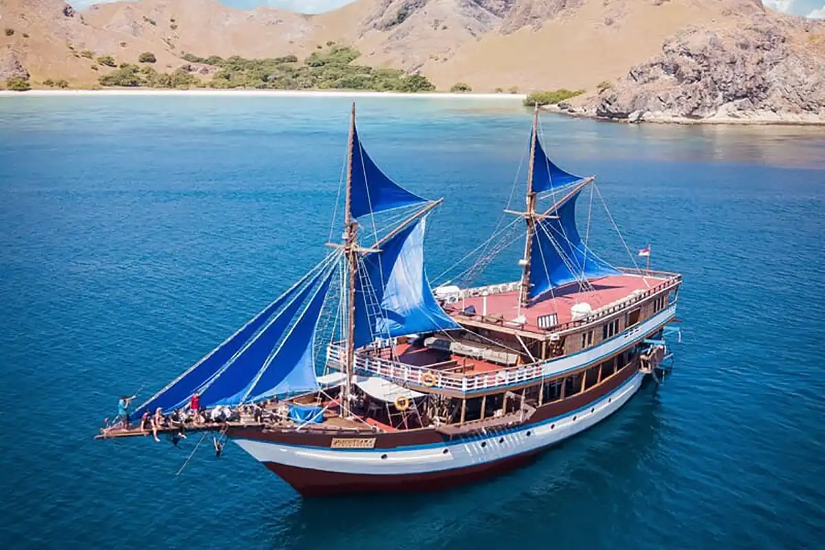 Phinisi Boot Mutiara Kreuzfahrt Labuan Bajo