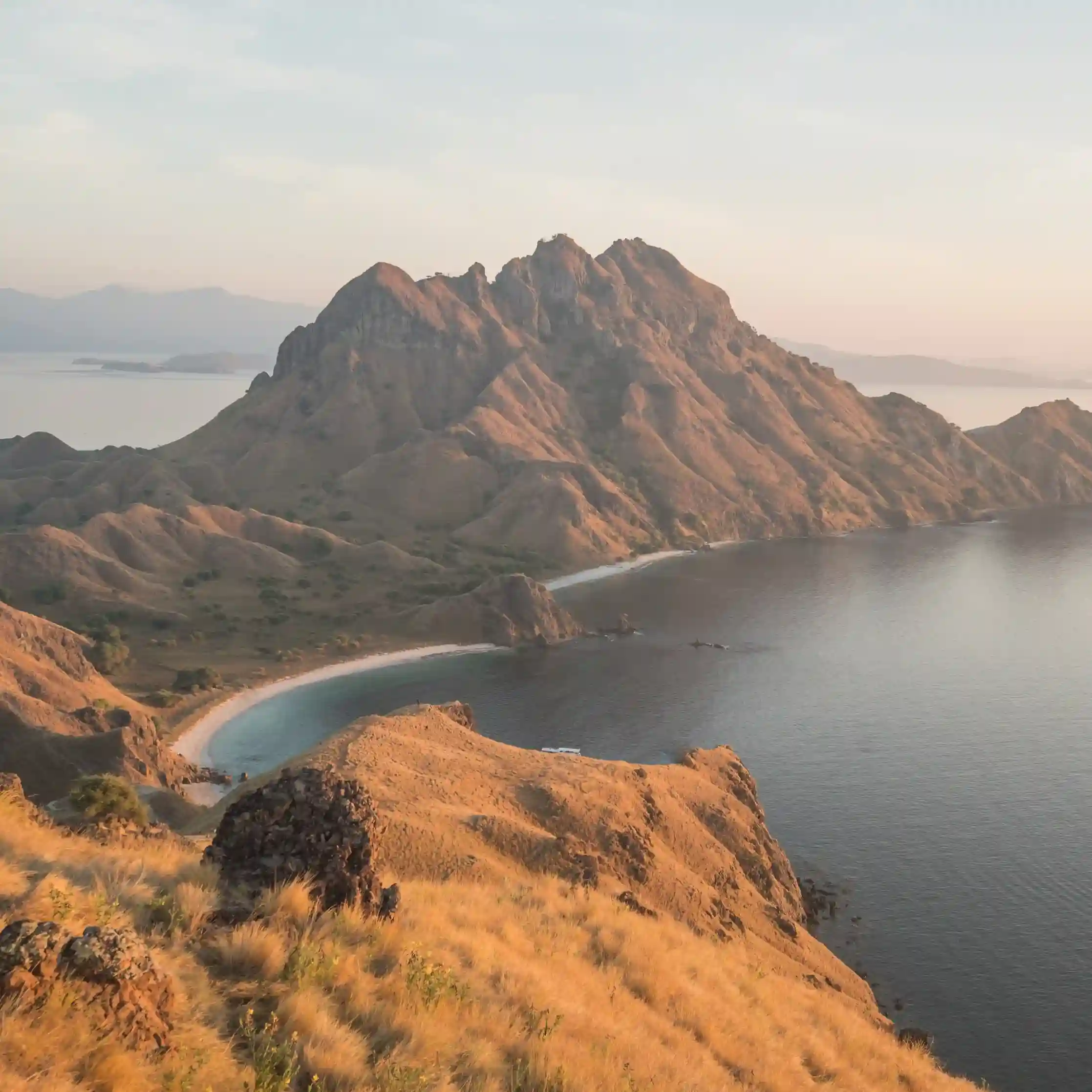 Drohnenaufnahme der Padar , Komodo Nationalpark