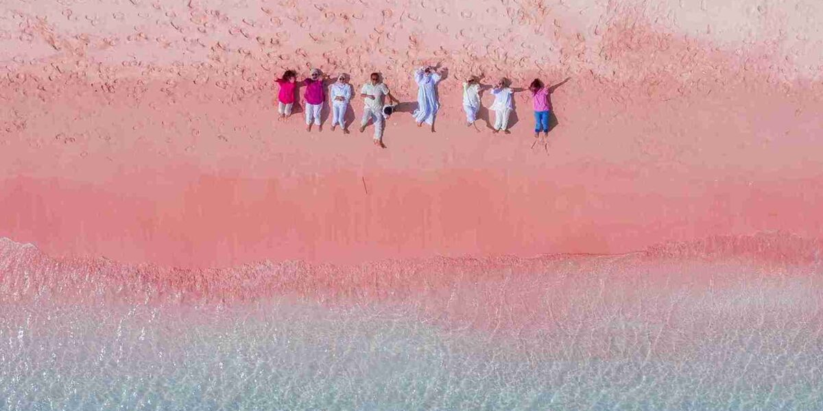 Drohnenaufnahme von Pink Beach, Komodo Nationalpark