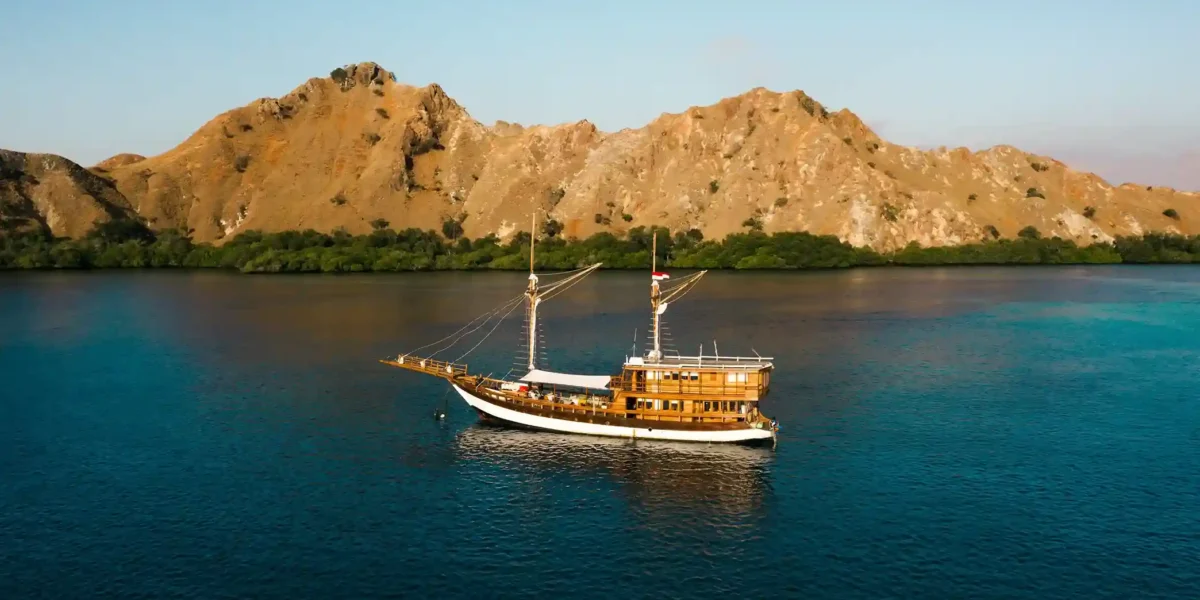 Phinisi Kreuzfahrt Komodo Nationalpark