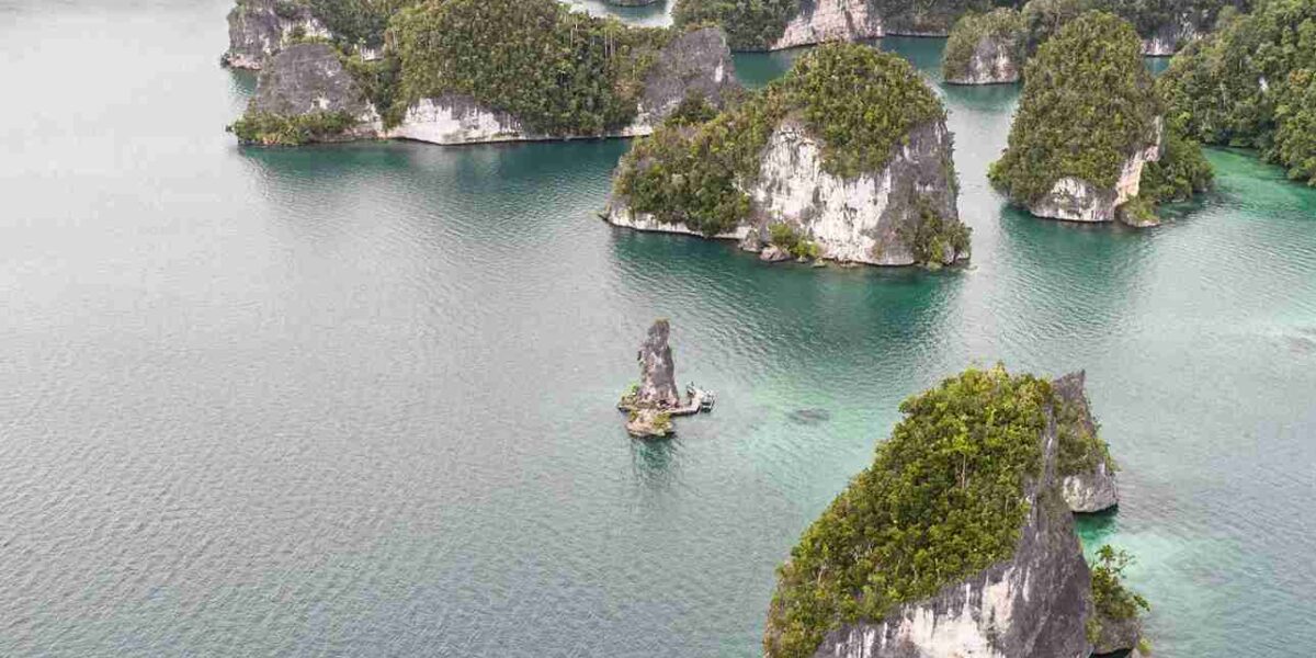 Batu Pensil aus der Vogelperspektive, Raja Ampat