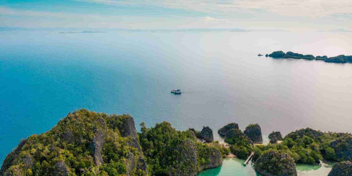 Raja Ampat View – Komodo Luxury