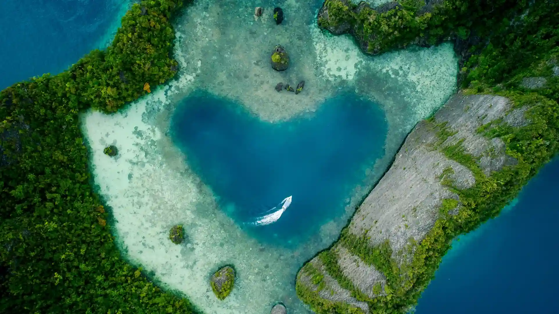 11D10N Raja Ampat Tour