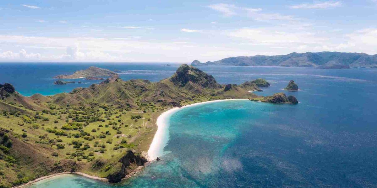 Drohnenaufnahme von Pink Beach, Komodo Nationalpark