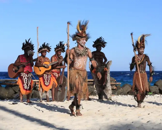 Waisai-Kultur, Raja Ampat – Komodo Luxury