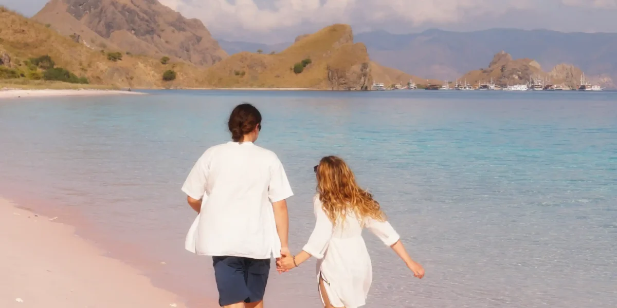 Romantische Flitterwochen im Komodo Nationalpark Pink Beach