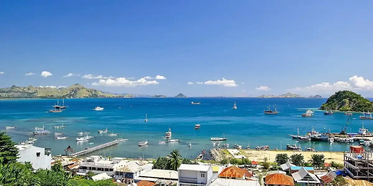 Labuan Bajo Kreuzfahrt Hafenstadt – Quelle: Wikimedia Commons