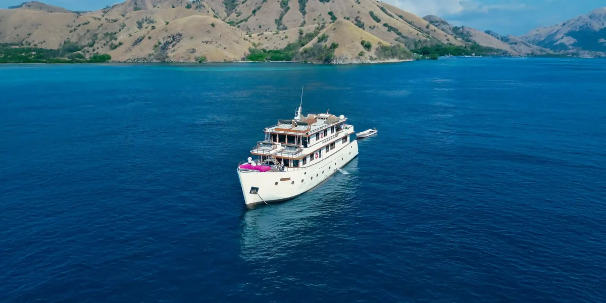 Le Costa Yacht Kreuzfahrt Phinisi Bootscharter Komodo Luxury