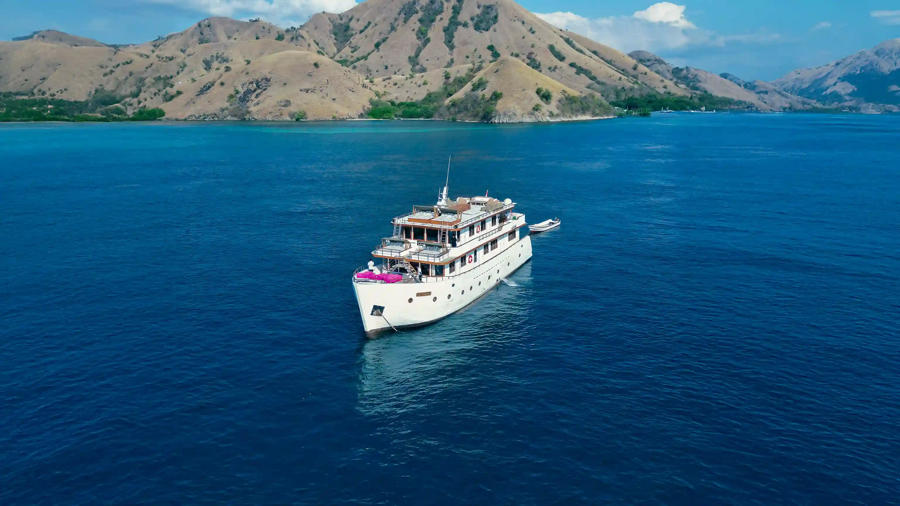 Le Costa Yacht Cruise: оренда яхт типу «фінісі» | Komodo Luxury