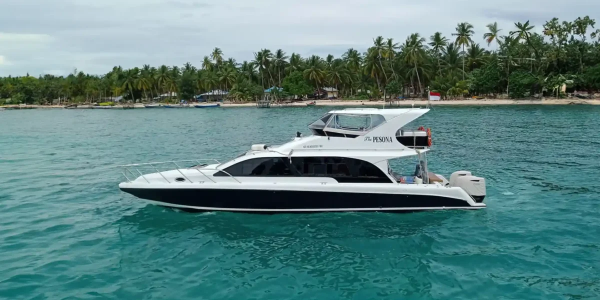 قارب سريع "بيسونا" قارب سريع من Komodo Luxury