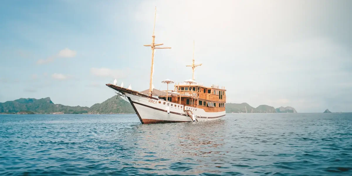 Vinca Yacht Kreuzfahrt Phinisi Charter von Komodo Luxury