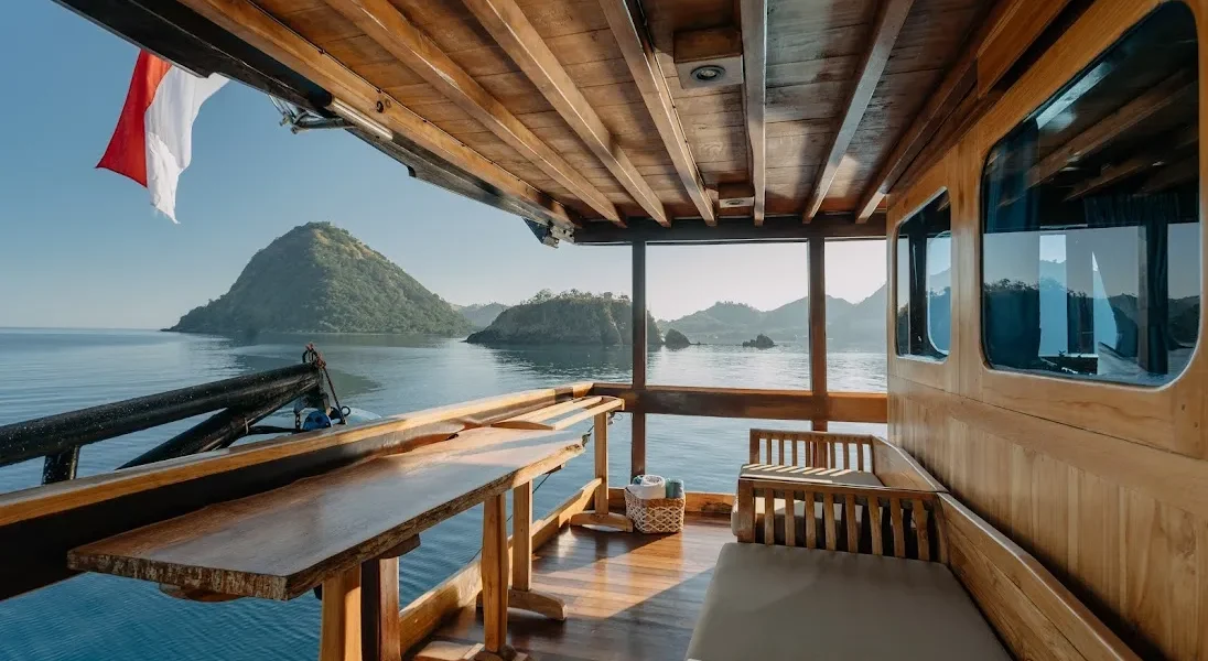 Balkon-Master Kabine Phinisi Bootscharter Komodo Luxury