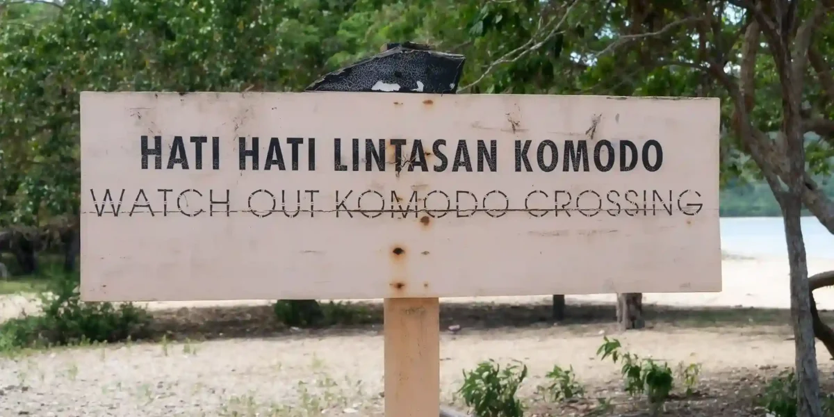 Schild „Komodo-Insel“ | Komodo Nationalpark Komodo Luxury