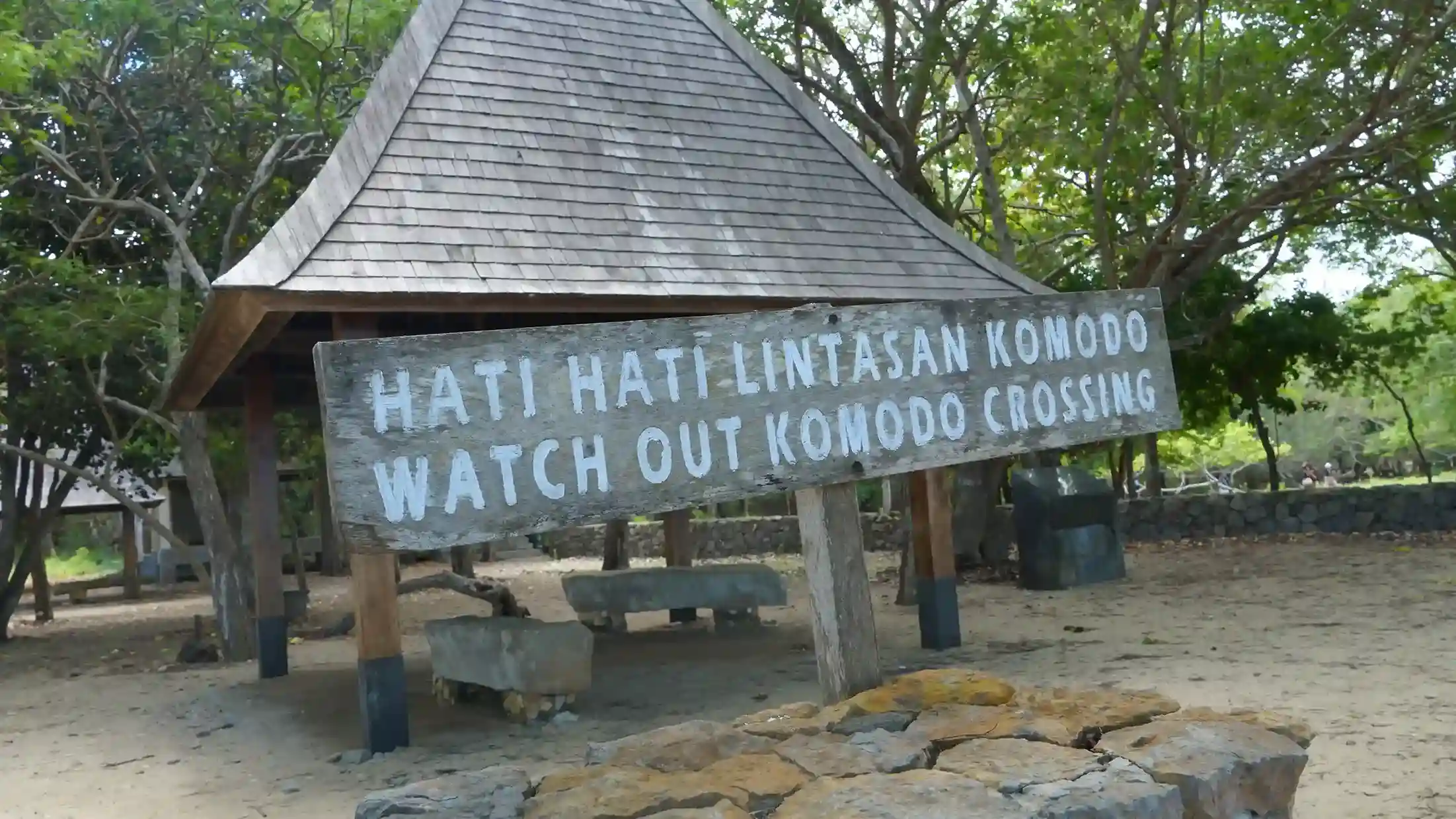 Sinal de Komodo | Ilha de Komodo  Parque Nacional de Komodo  Komodo Luxury
