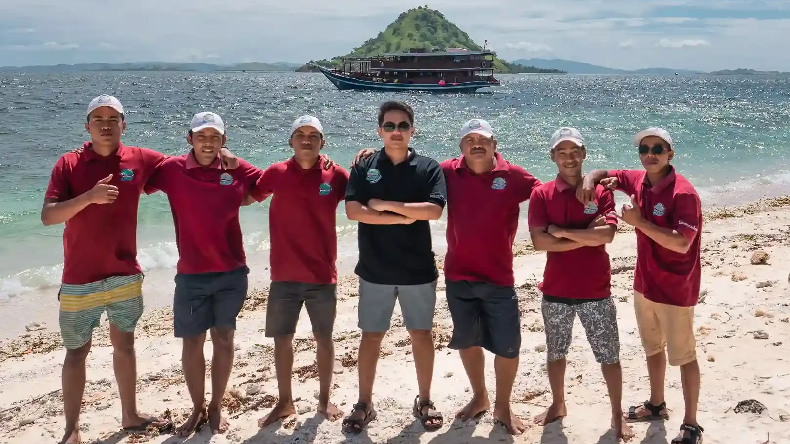 Equipa IndonesiaJuara Trip | Viagem Indonésia | Komodo Luxury.w