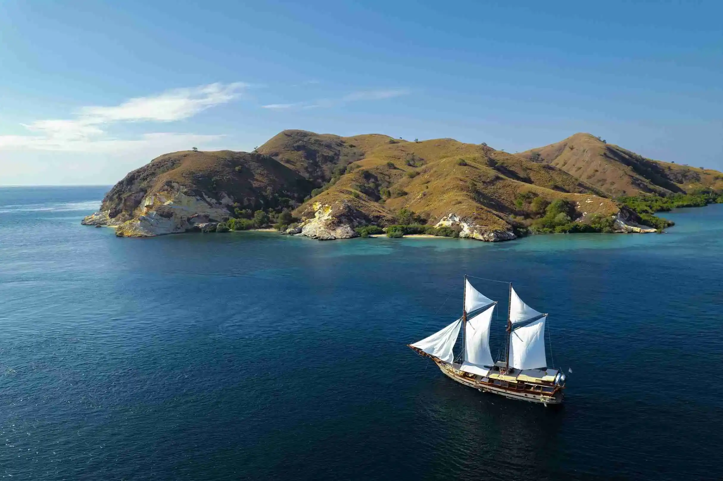 Raja Ampat Luxury Cruise | Komodo Luxury