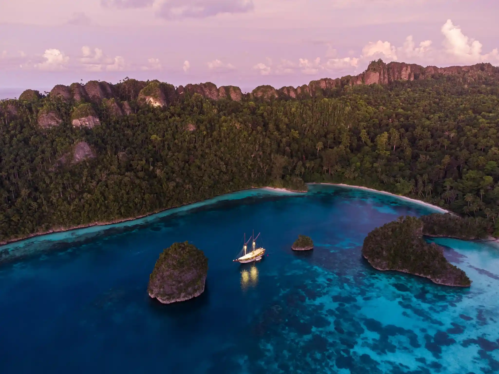 crociera immersione  a Raja Ampat crociera immersione  noleggio barca di lusso | Komodo Luxury