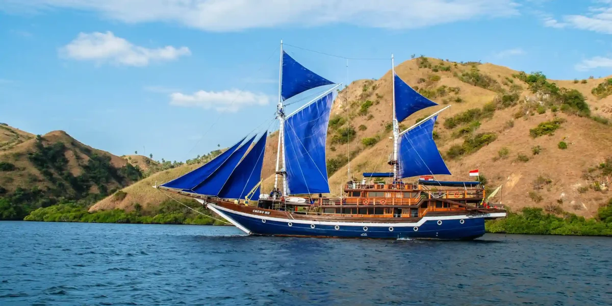 Cheng Ho Phinisi Bootscharter  Komodo Tour  Raja Ampat Tour Komodo Luxury