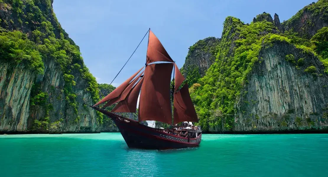 Manta Mae Tauchsafari  Raja Ampat Tauchsafari Komodo Luxury