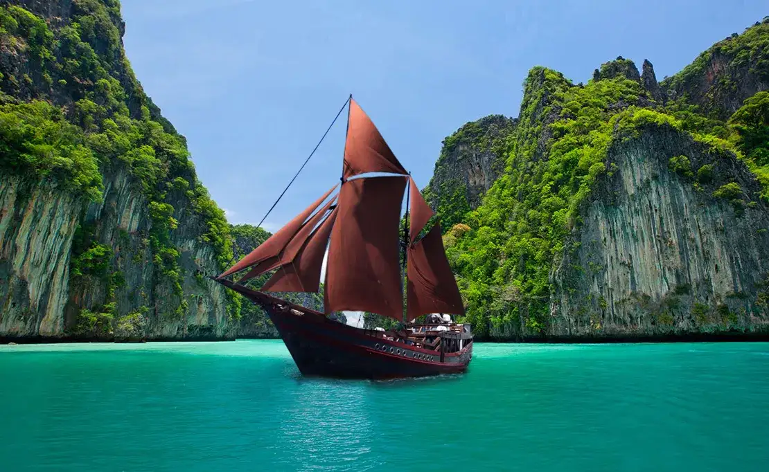 Manta Mae Liveaboard | liveaboard raja ampat Komodo Luxury