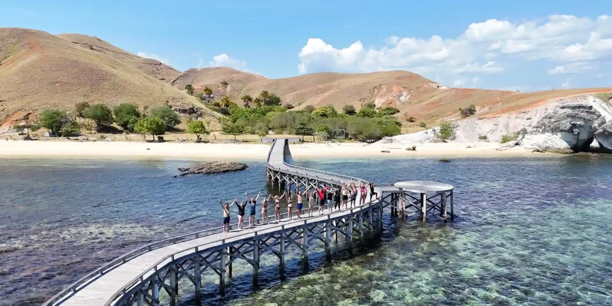 Die Insel Sebayur im Komodo Nationalpark  Komodo Reisepakete Komodo Luxury