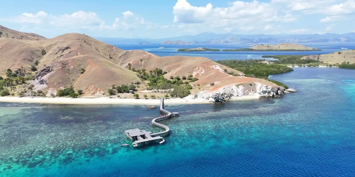 Die Insel Sebayur im Komodo Nationalpark  Komodo Reisepakete Komodo Luxury