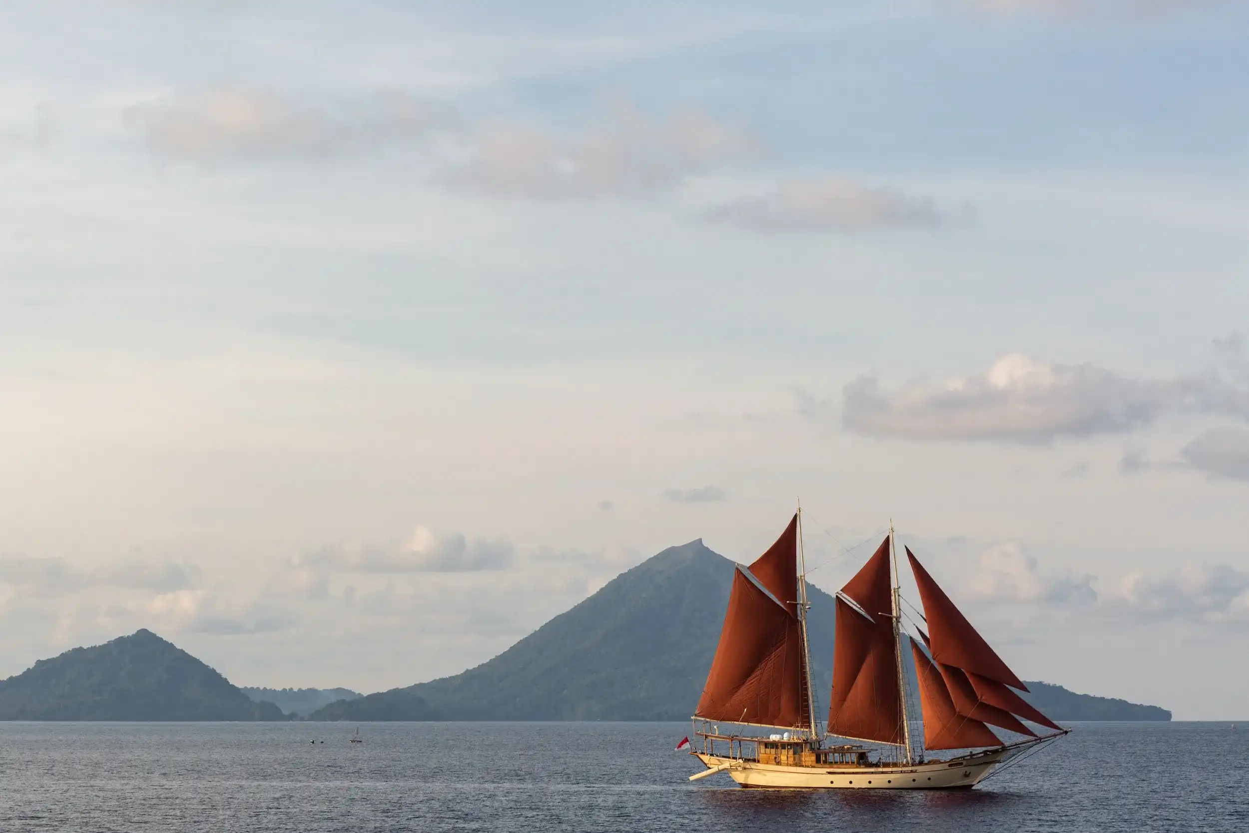 Alor Maumere Luxury Cruise | Komodo Luxury