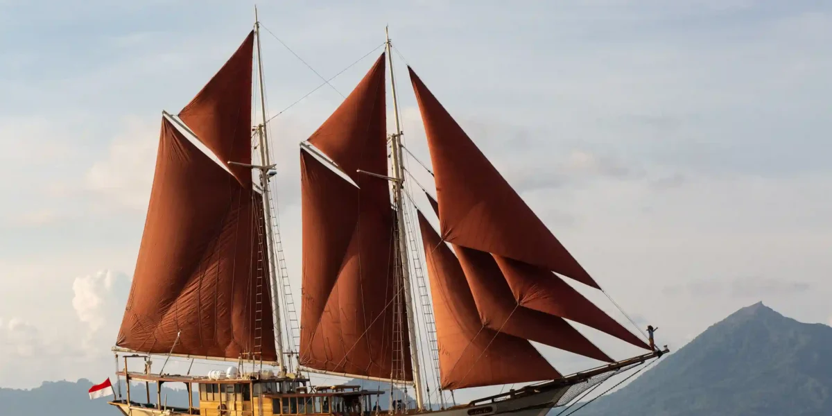 Si Datu Bua Phinisi Bootscharter  Komodo &amp; Raja Ampat Komodo Luxury