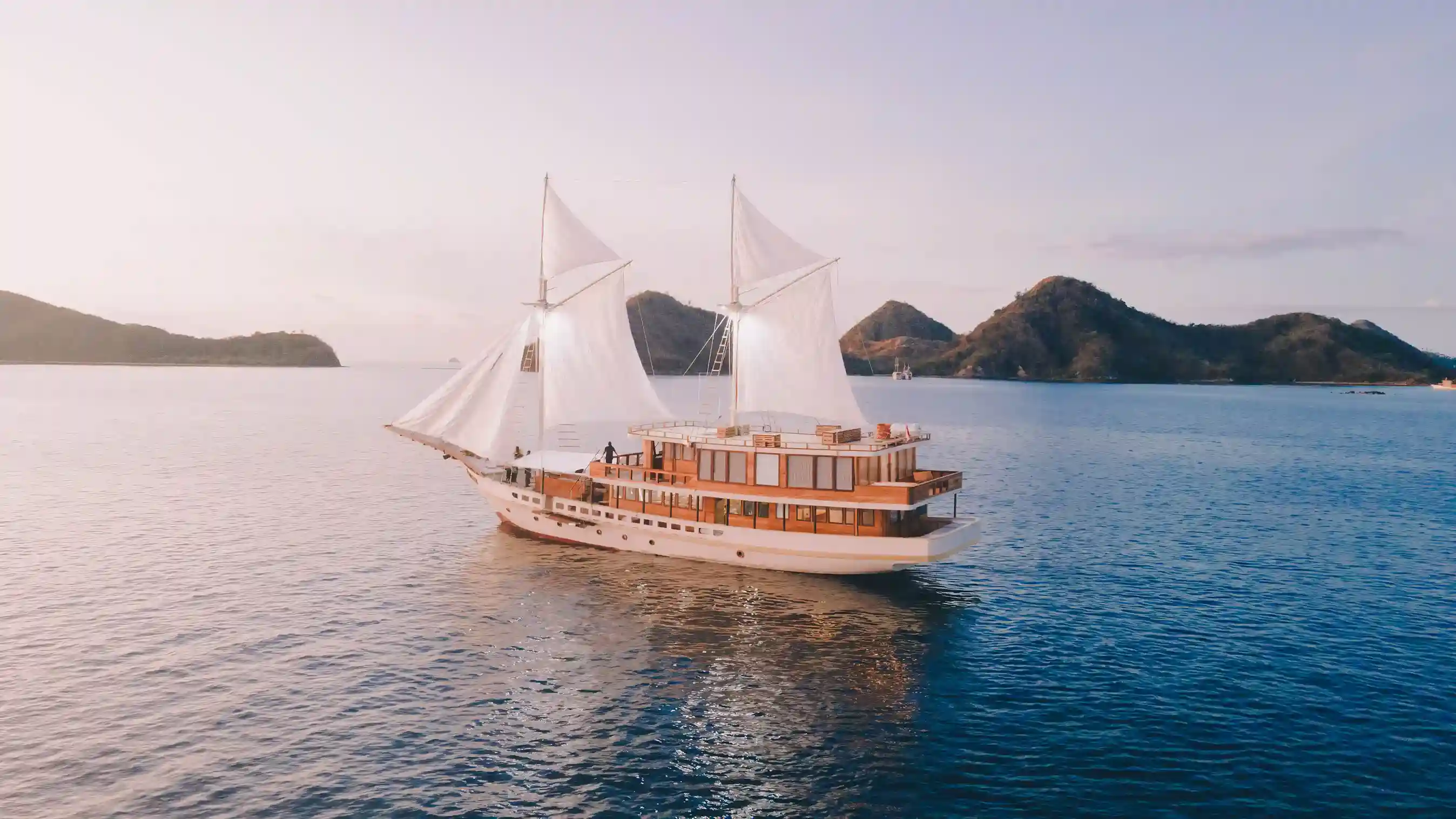 科莫多船宿  Komodo Luxury