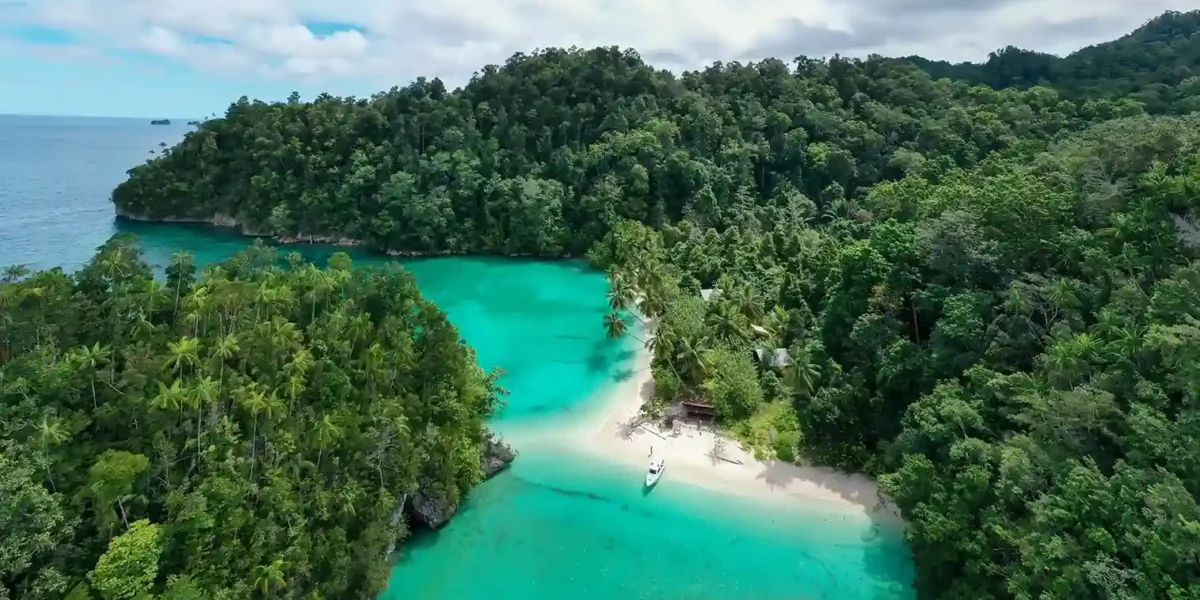 Triton Bay Tours | Kaimana Tours | Luxus Phinisi | Komodo Luxury