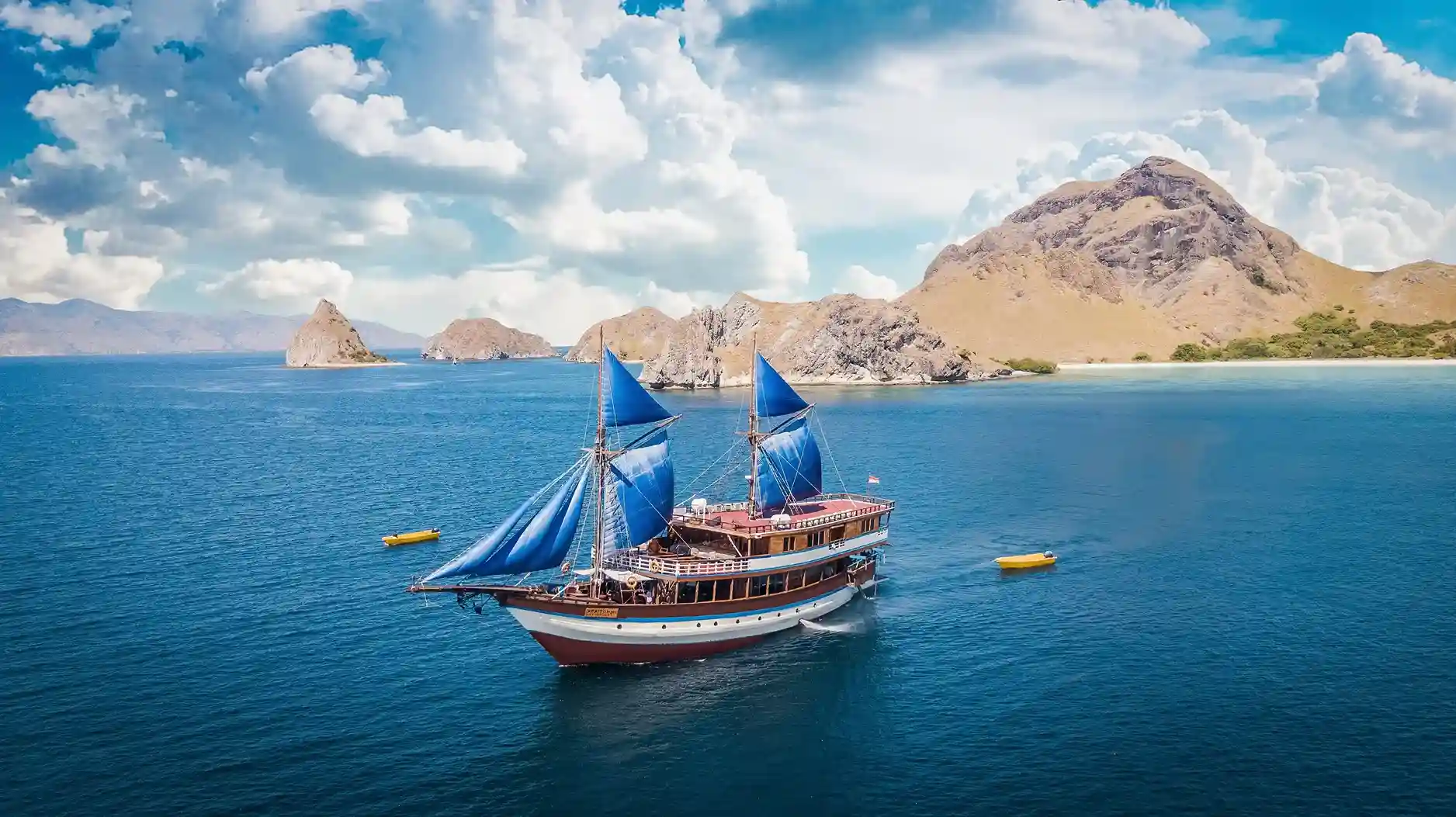 Ultra-Luxury Yacht Phinisi | Komodo Luxury