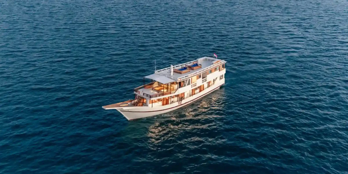 Ayvara Kreuzfahrt  –bootscharter  Ayvara Kreuzfahrt | Komodo Tour Komodo Luxury