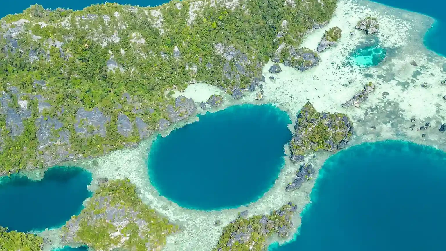 Harfat Peak Misool Raja Ampat | Komodo Luxury