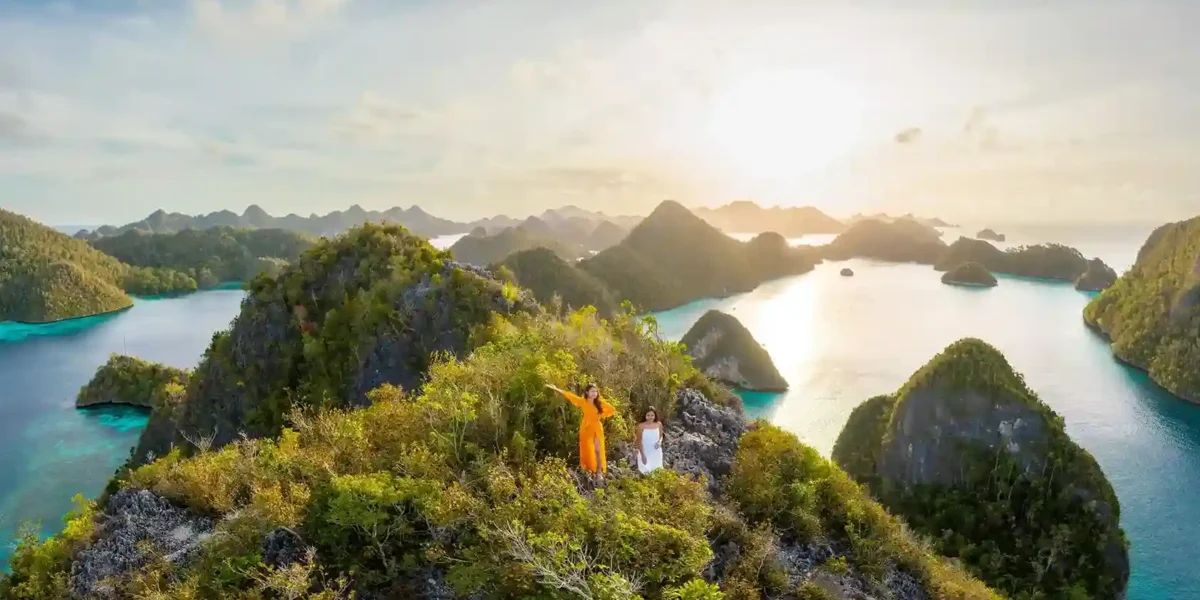 Aussichtspunkt Wayag in Raja Ampat | Tauchsafari  in Raja Ampat Tauchsafari Komodo Luxury