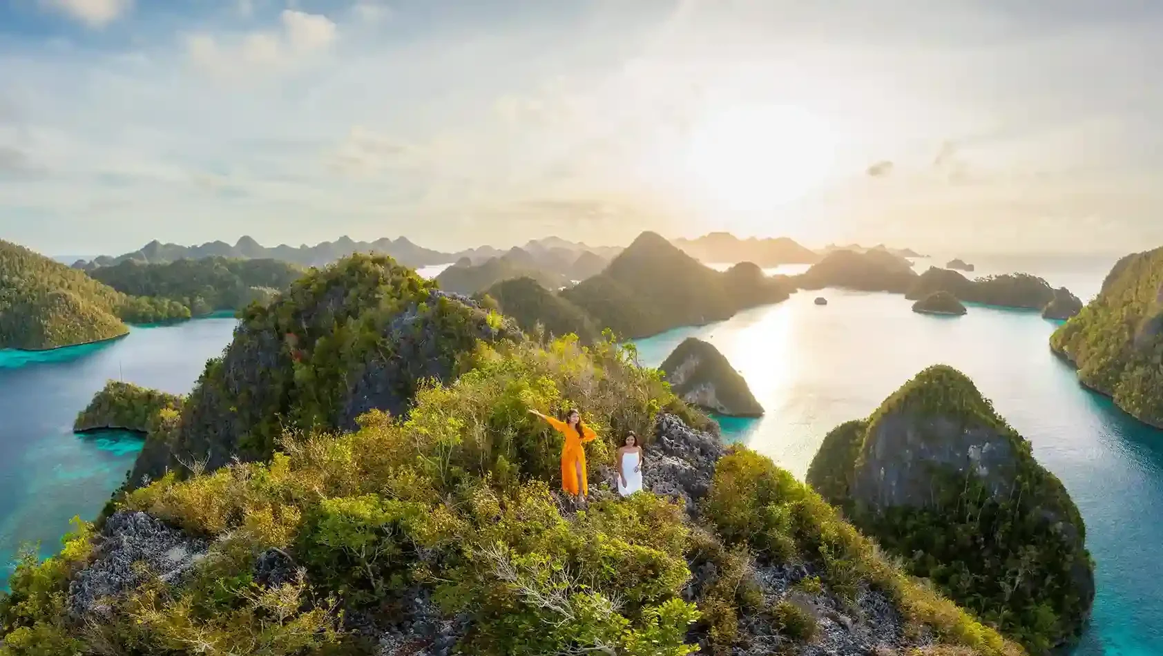 Wayag Summit Hike