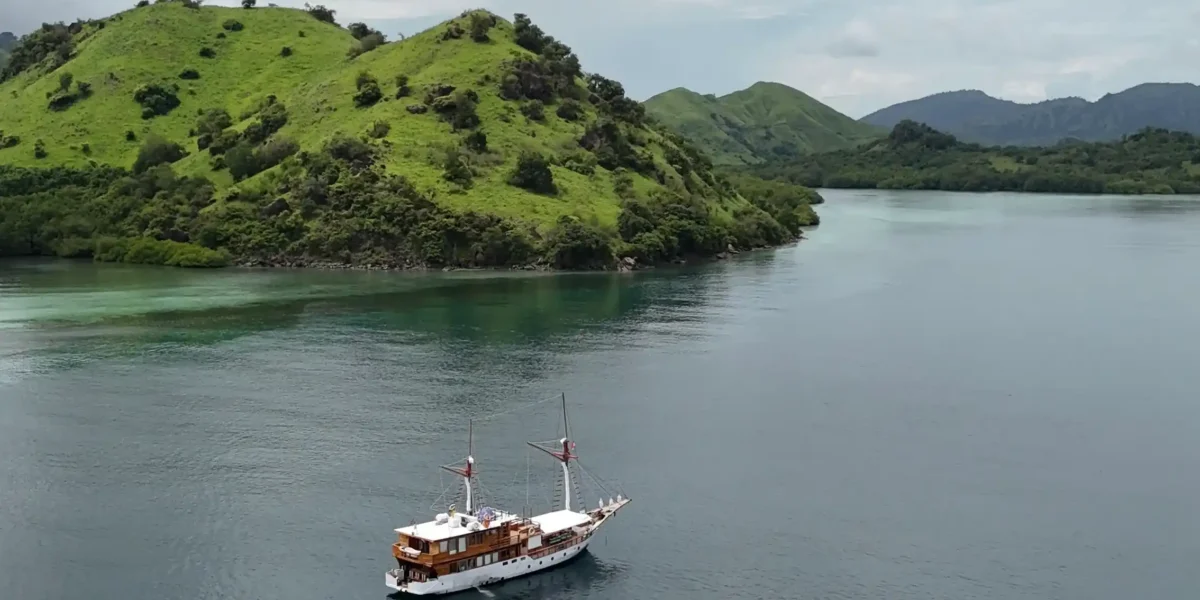 Segeln auf Komodo während der Regenzeit | Komodo-Inselrundfahrt | Komodo Luxury