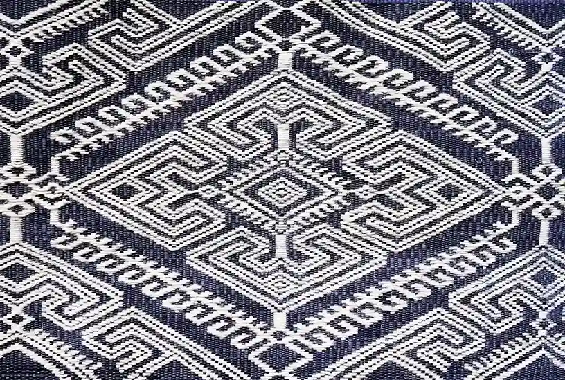 Kain Sarung Pahikung met schildpadmotief | Heritage Tenun | Komodo Luxury
