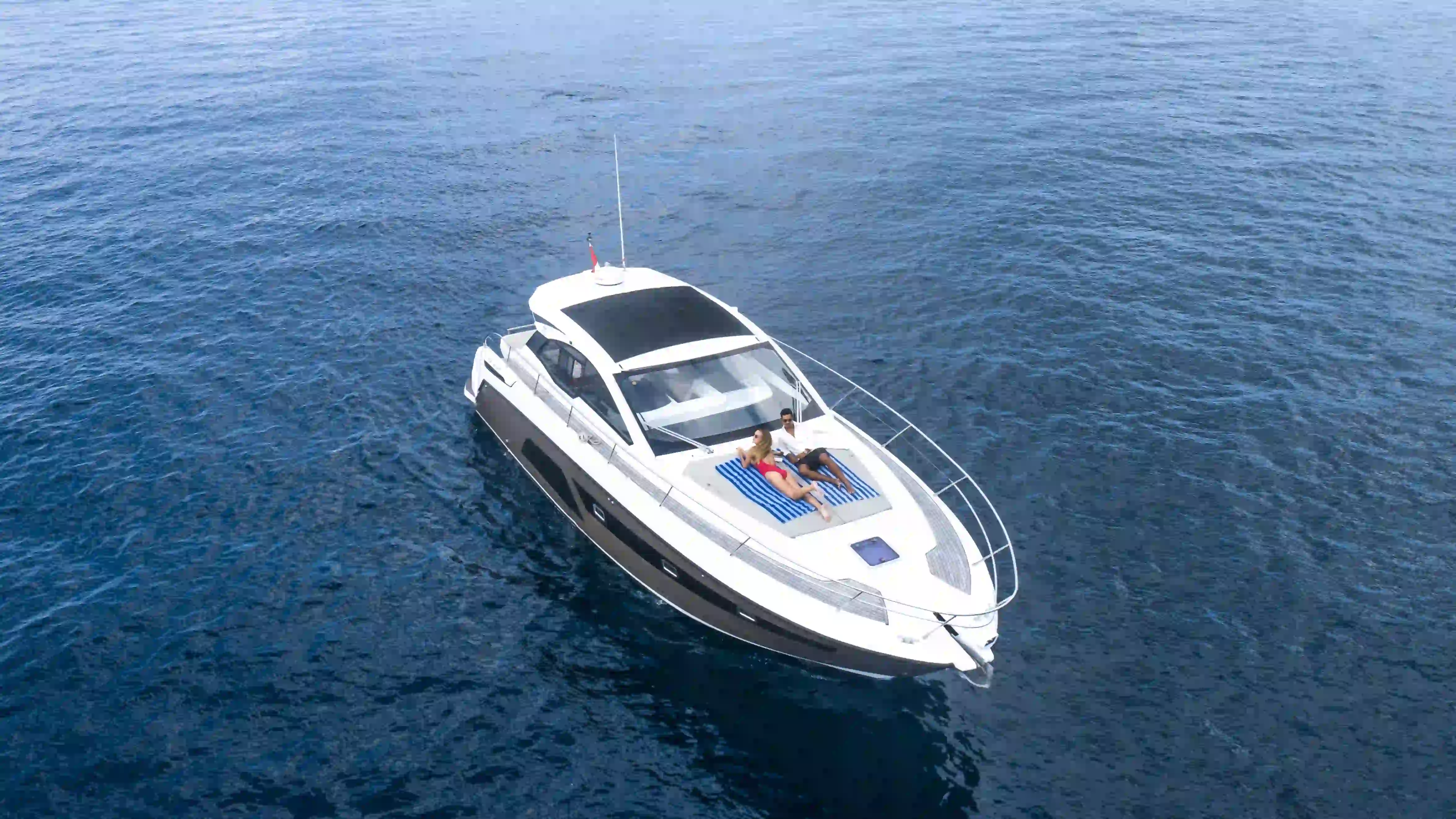 Planlegging av yachtcharteret ditt | Komodo Luxury