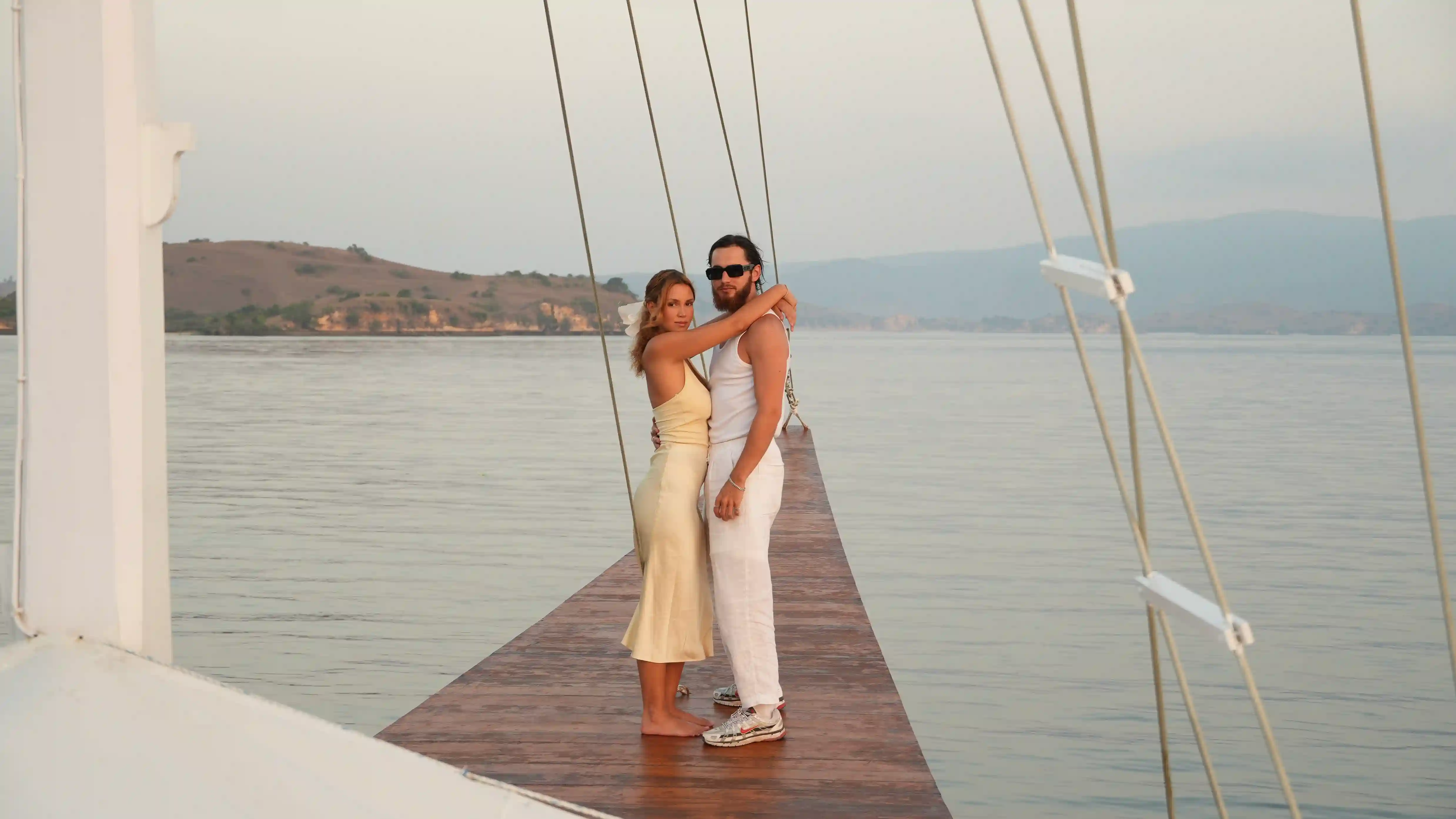 Luxury Cabin Honeymoon Yacht | Komodo Luxury
