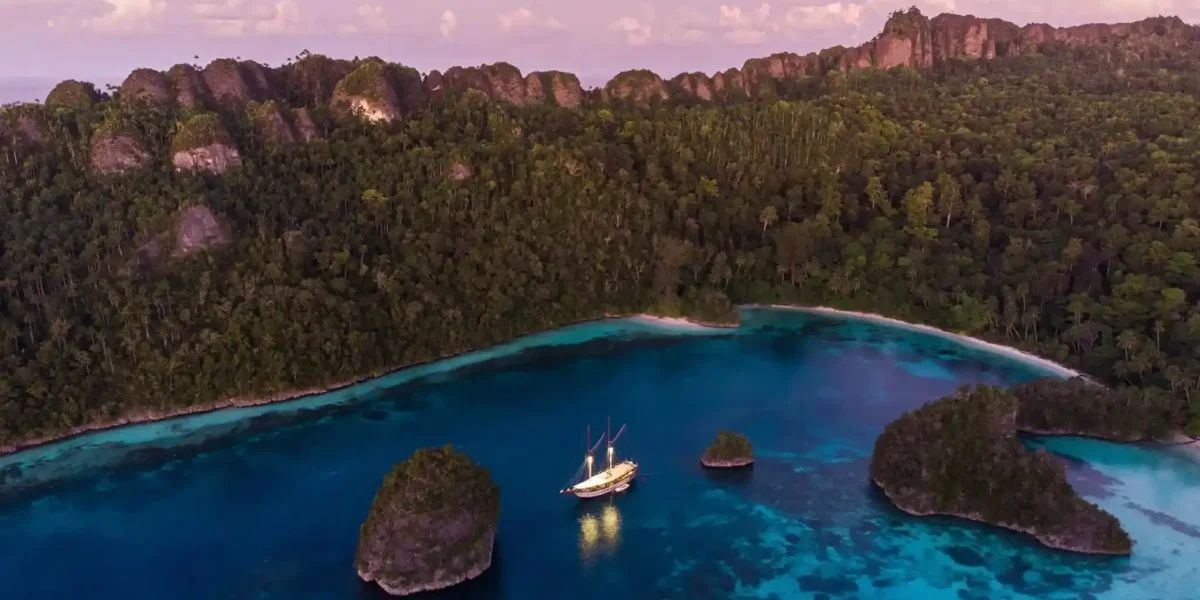 Raja Ampat | Beste Reisezeit für Kreuzfahrt Raja Ampat | Raja Ampat Tauchsafari Komodo Luxury