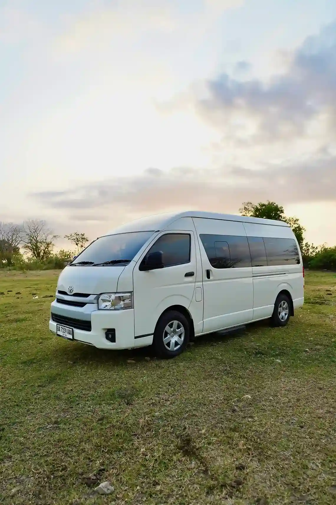 Hiace-Mietwagen Komodo | Luxus-Transport | Komodo Luxury