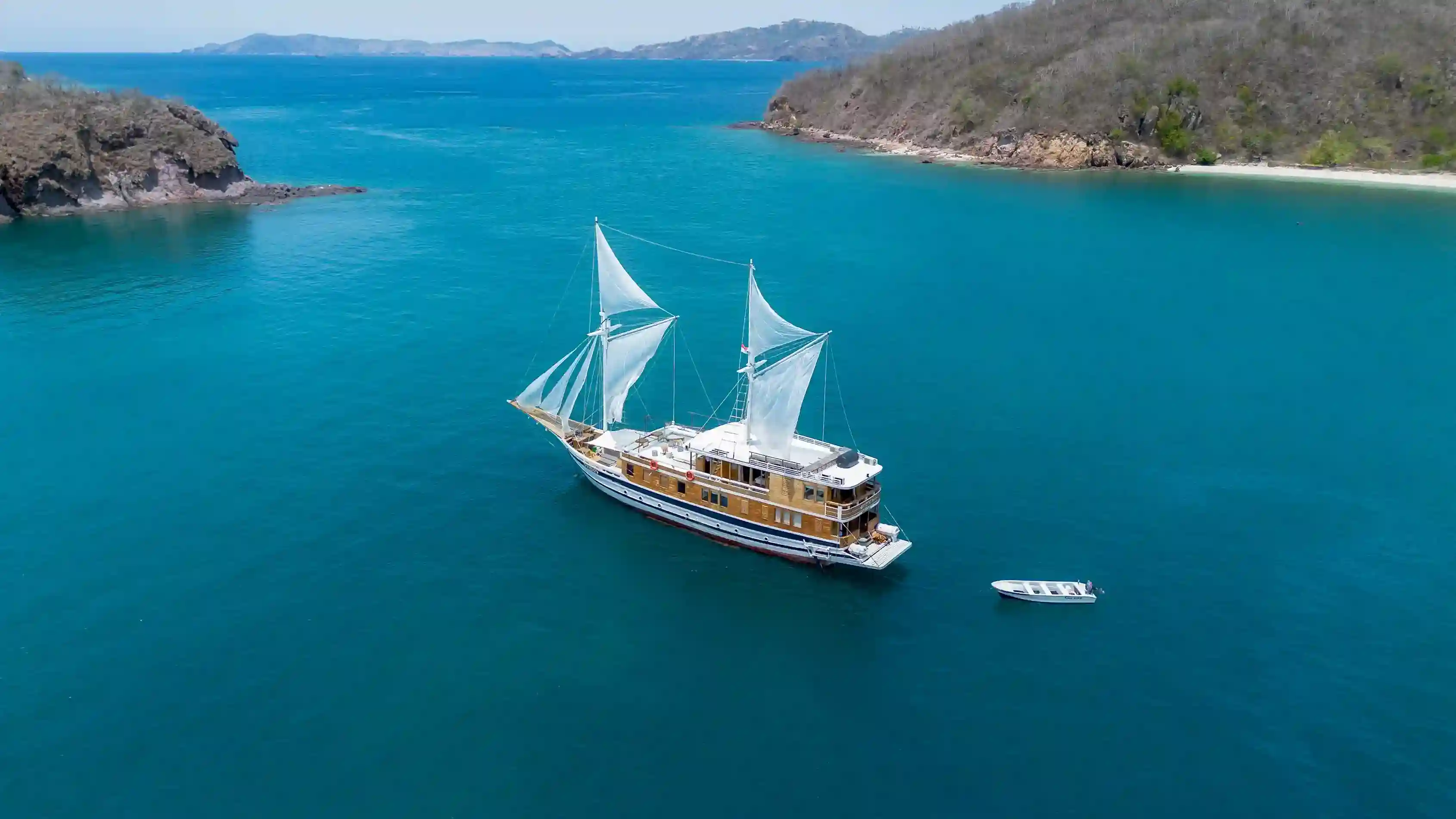 Spacious Private Phinisi for Families | Komodo Yacht Charter