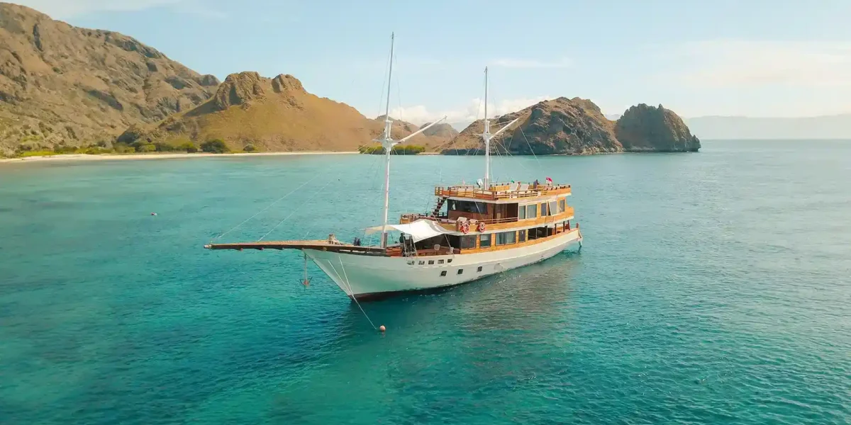 Yumana Phinisi Bootscharter  Yumana Phinisi Außenansicht | Komodo Luxury