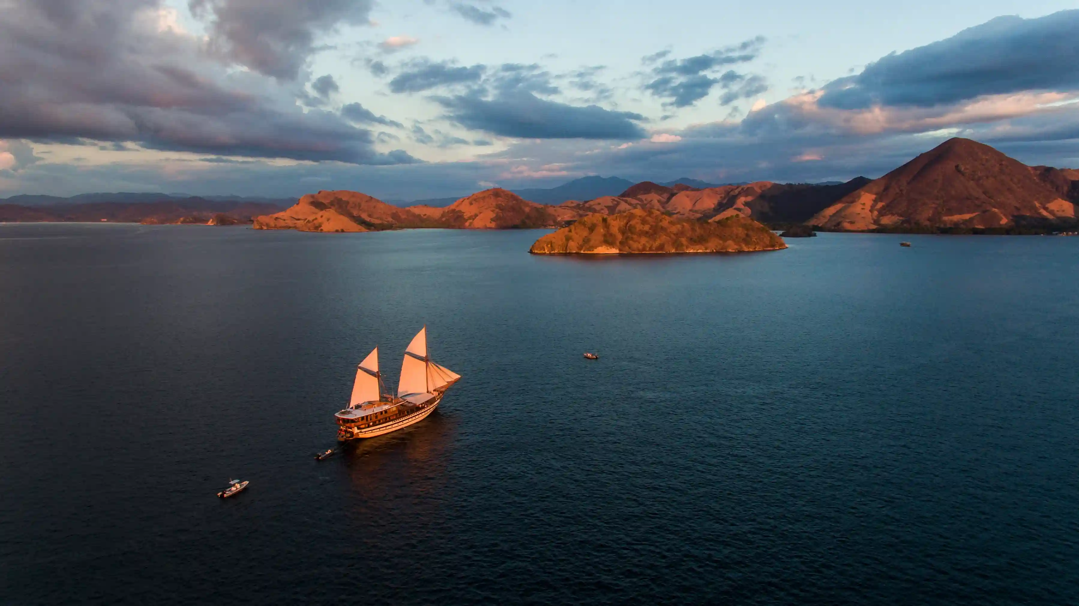 liveaboard Komodo menyelam Mewah