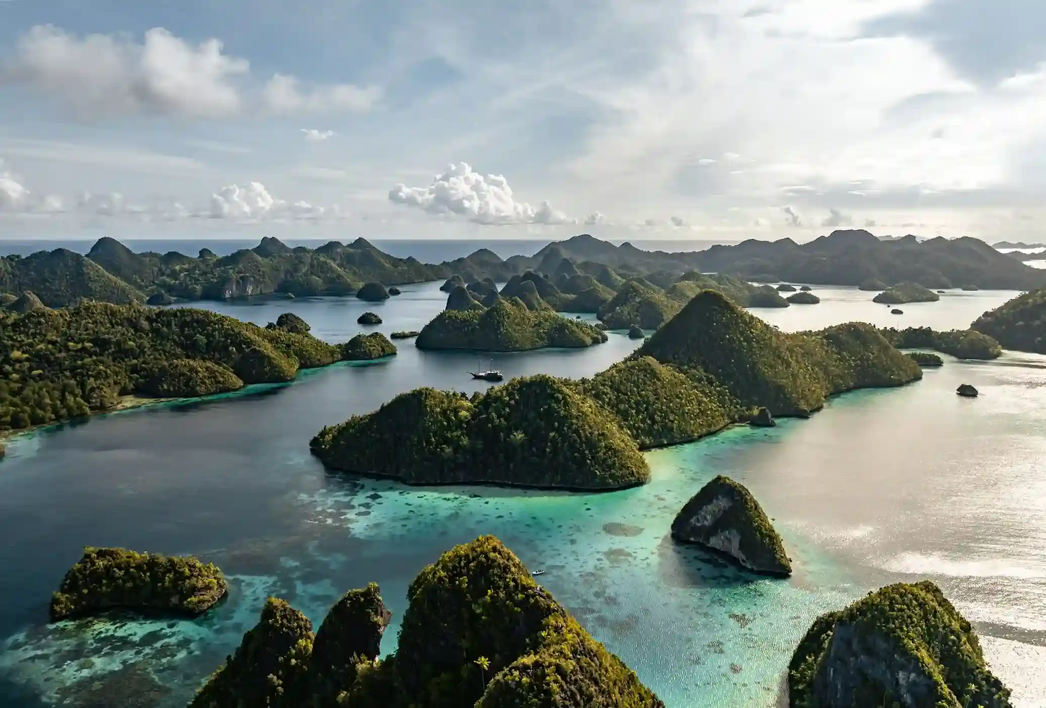 Raja Ampat Luxury Cruise | Komodo Luxury