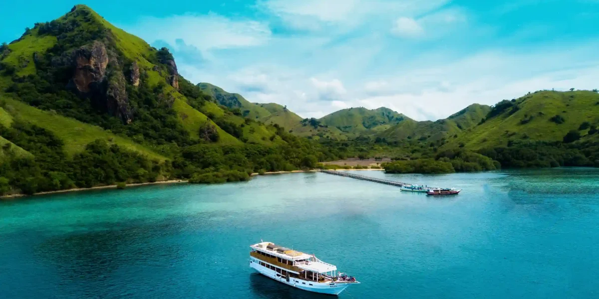 Manjarite Island Komodo | Komodo Island tour | Komodo Luxury